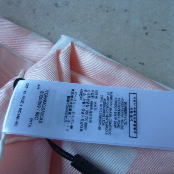 [[[BURBERRY]]] 'Inverse' Branded Text Square Scarf - Picture 6 of 8